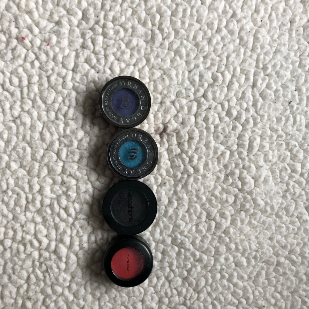 Single eyeshadows